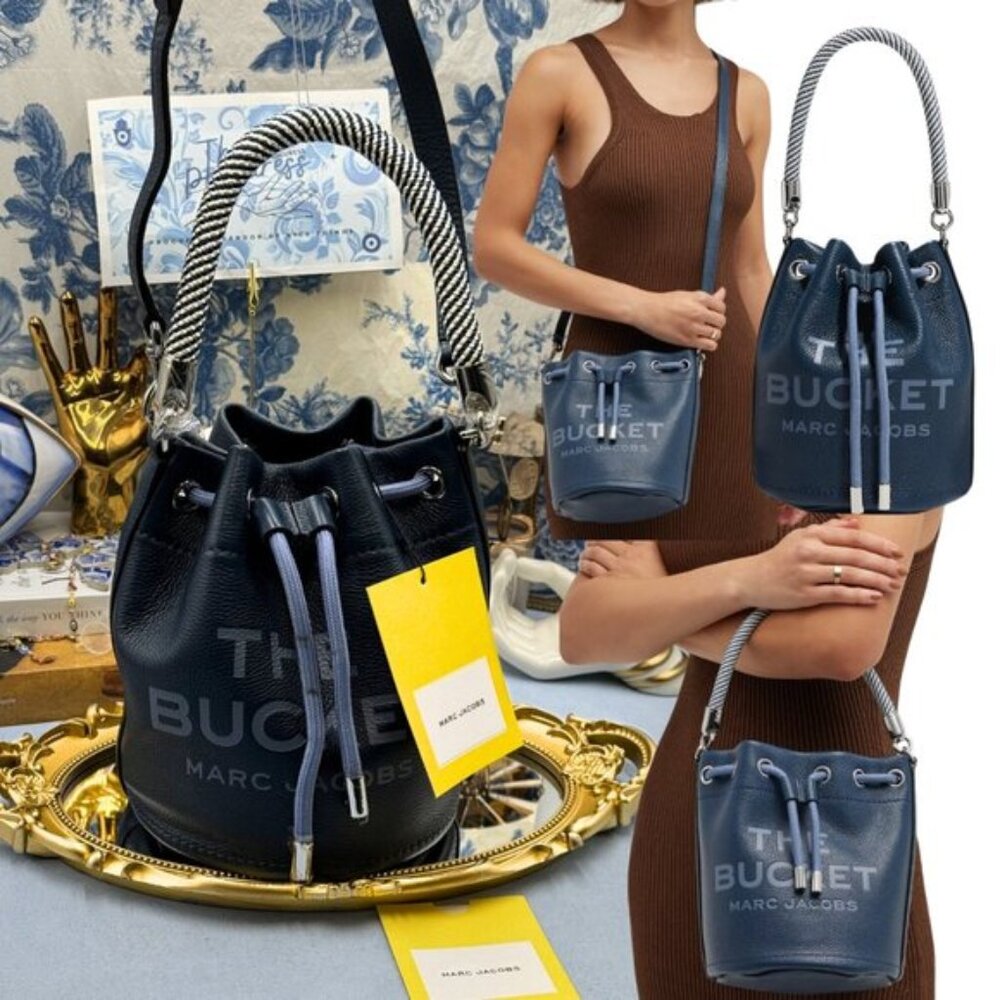 🆕 MARC JACOBS 🧿 NWT The Leather Bucket Bag, Navy